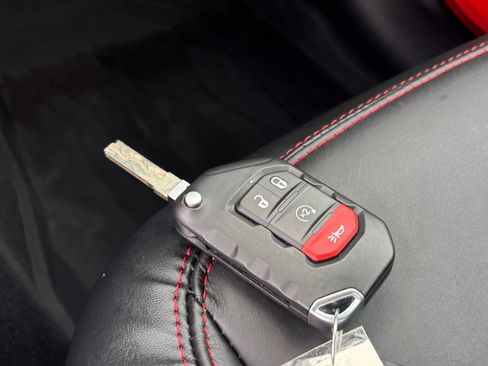 Used 2025 Jeep Gladiator Rubicon AWD/4WD image 29
