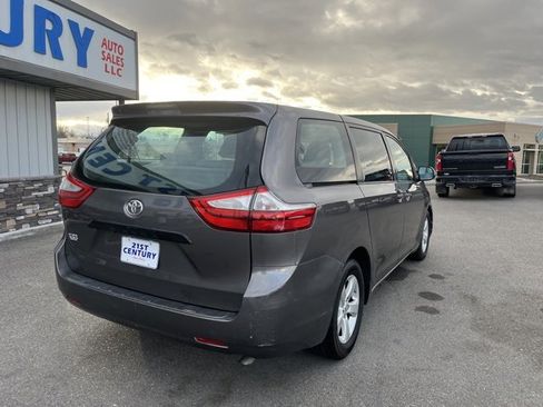 Used 2015 Toyota Sienna L image 15
