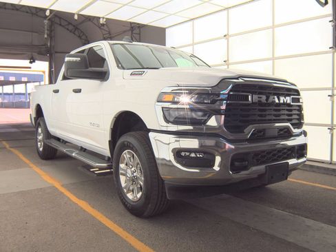 Used 2025 RAM 2500 Big Horn AWD/4WD image 2