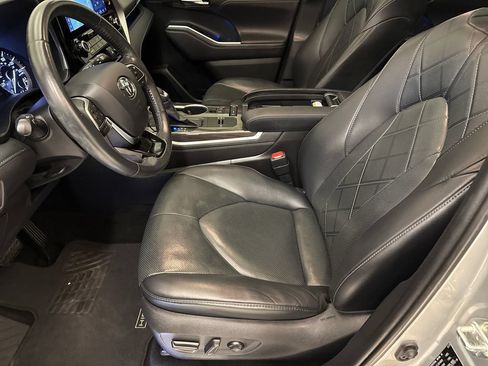 Used 2020 Toyota Highlander Platinum FWD image 19