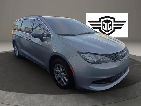 Used 2021 Chrysler Voyager Lxi FWD image 3