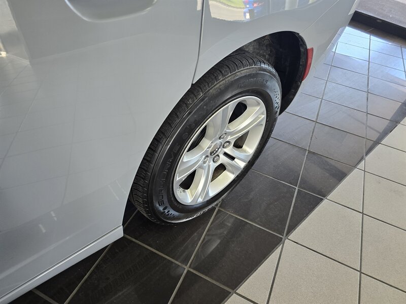Used 2022 Dodge Charger SXT RWD image 29