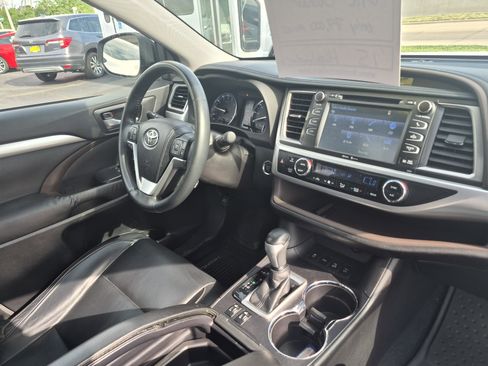 Used 2015 Toyota Highlander XLE AWD/4WD image 14