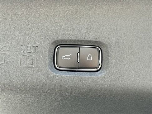 Used 2025 Ford Expedition Active image 13