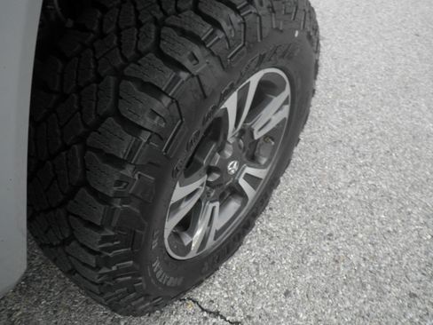 Used 2018 Toyota Tacoma TRD Sport image 9