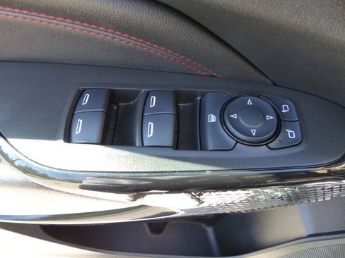 Used 2025 Chevrolet Trax RS w/ Driver Confidence Package FWD image 21