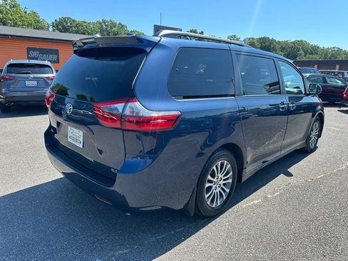 Used 2020 Toyota Sienna XLE Premium FWD image 5