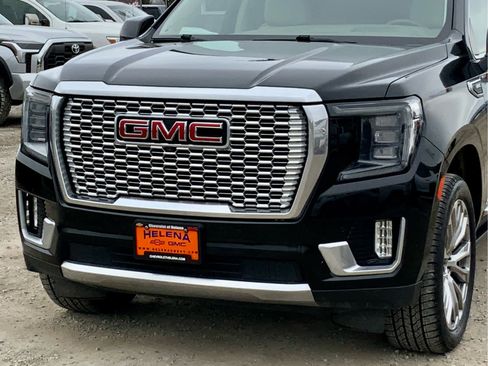 Used 2021 GMC Yukon XL Denali w/ Denali Premium Package image 9