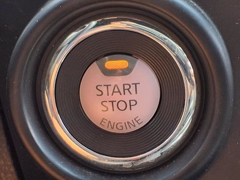 Used 2019 Nissan Titan SL w/ Midnight Edition image 16