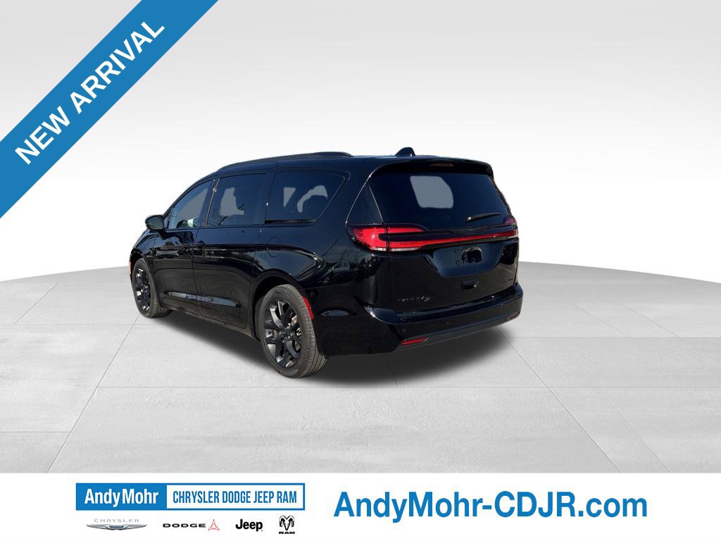 Used 2024 Chrysler Pacifica Limited w/ S Appearance Package FWD image 5