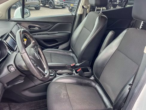 Used 2022 Buick Encore Preferred image 9