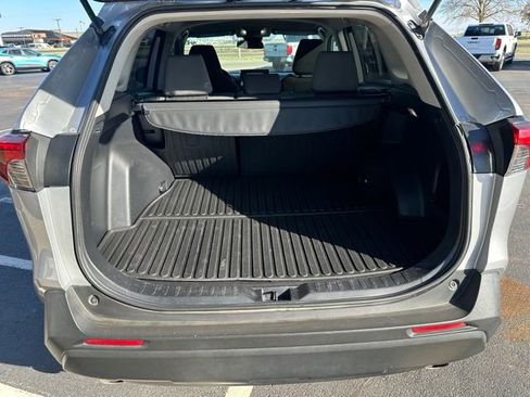 Used 2022 Toyota RAV4 XLE image 32