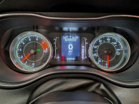 Used 2019 Jeep Cherokee Latitude Plus w/ Comfort/Convenience Group image 18