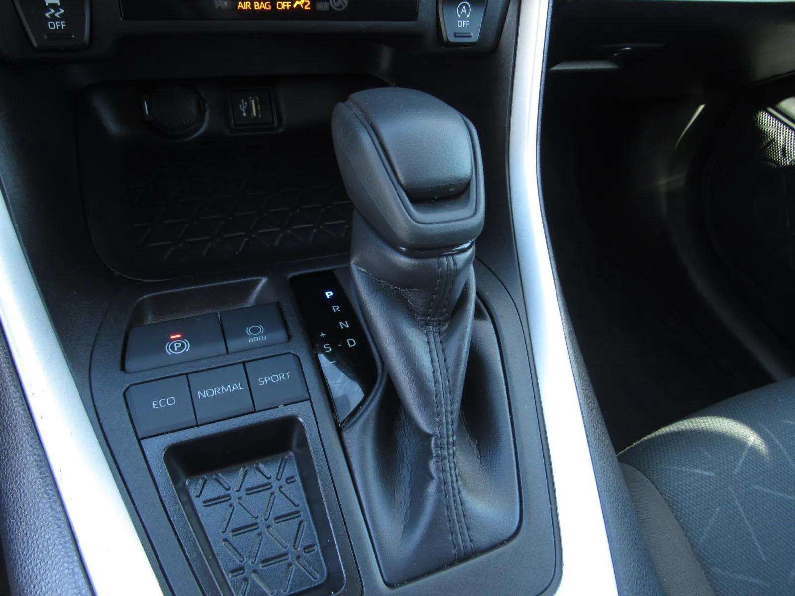 Used 2025 Toyota RAV4 XLE FWD image 20