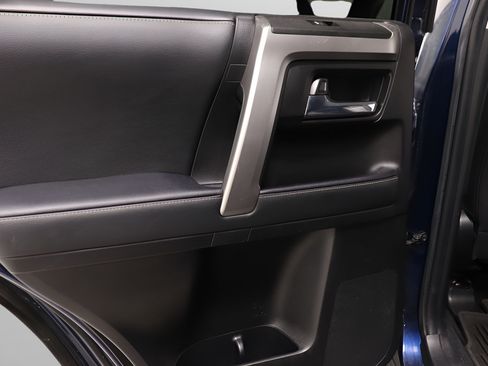 Used 2021 Toyota 4Runner SR5 Premium w/ Moonroof Package AWD/4WD image 19