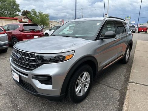 Used 2020 Ford Explorer XLT image 3