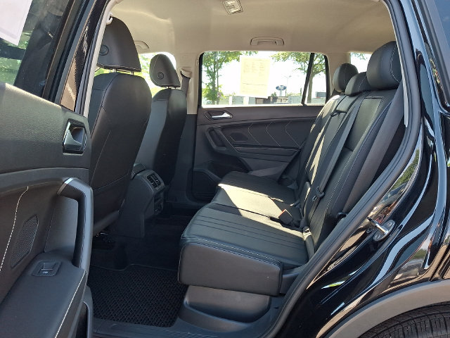 Used 2023 Volkswagen Tiguan SE AWD/4WD image 10