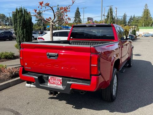 Certified 2025 Toyota Tacoma SR5 AWD/4WD image 7