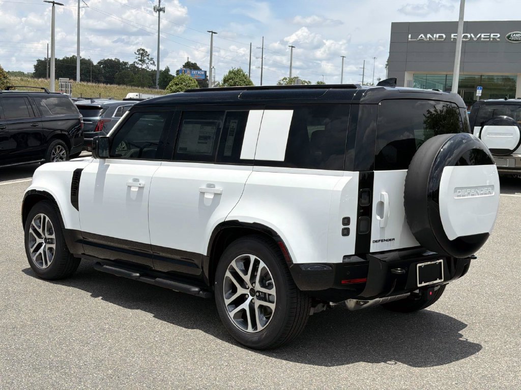 New 2026 Land Rover Defender 110 X-Dynamic SE AWD/4WD image 3