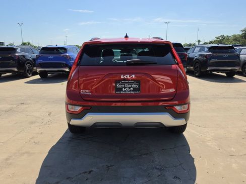 New 2026 Kia Niro EX FWD image 7