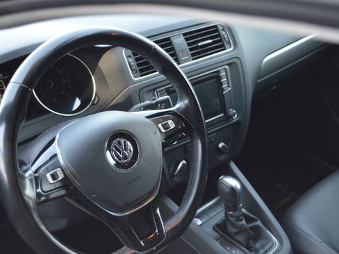 Used 2018 Volkswagen Jetta SE FWD image 25