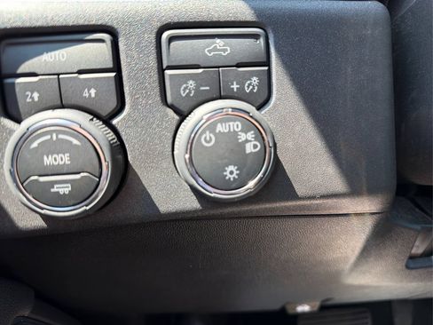 Used 2025 Chevrolet Silverado 1500 LT AWD/4WD image 15
