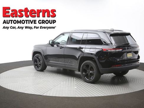 Used 2023 Jeep Grand Cherokee Limited w/ Black Appearance Package AWD/4WD image 65