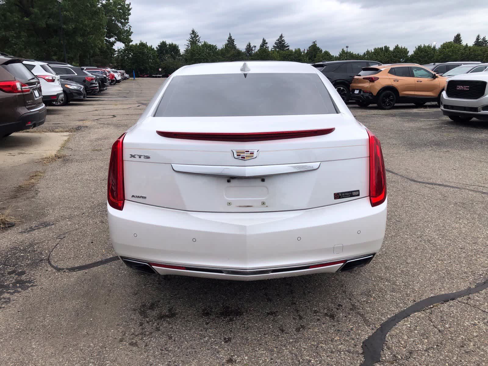 Used 2017 Cadillac XTS Luxury w/ Driver Awareness Package AWD/4WD image 4