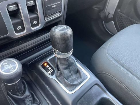 Used 2018 Jeep Wrangler Sport AWD/4WD image 32