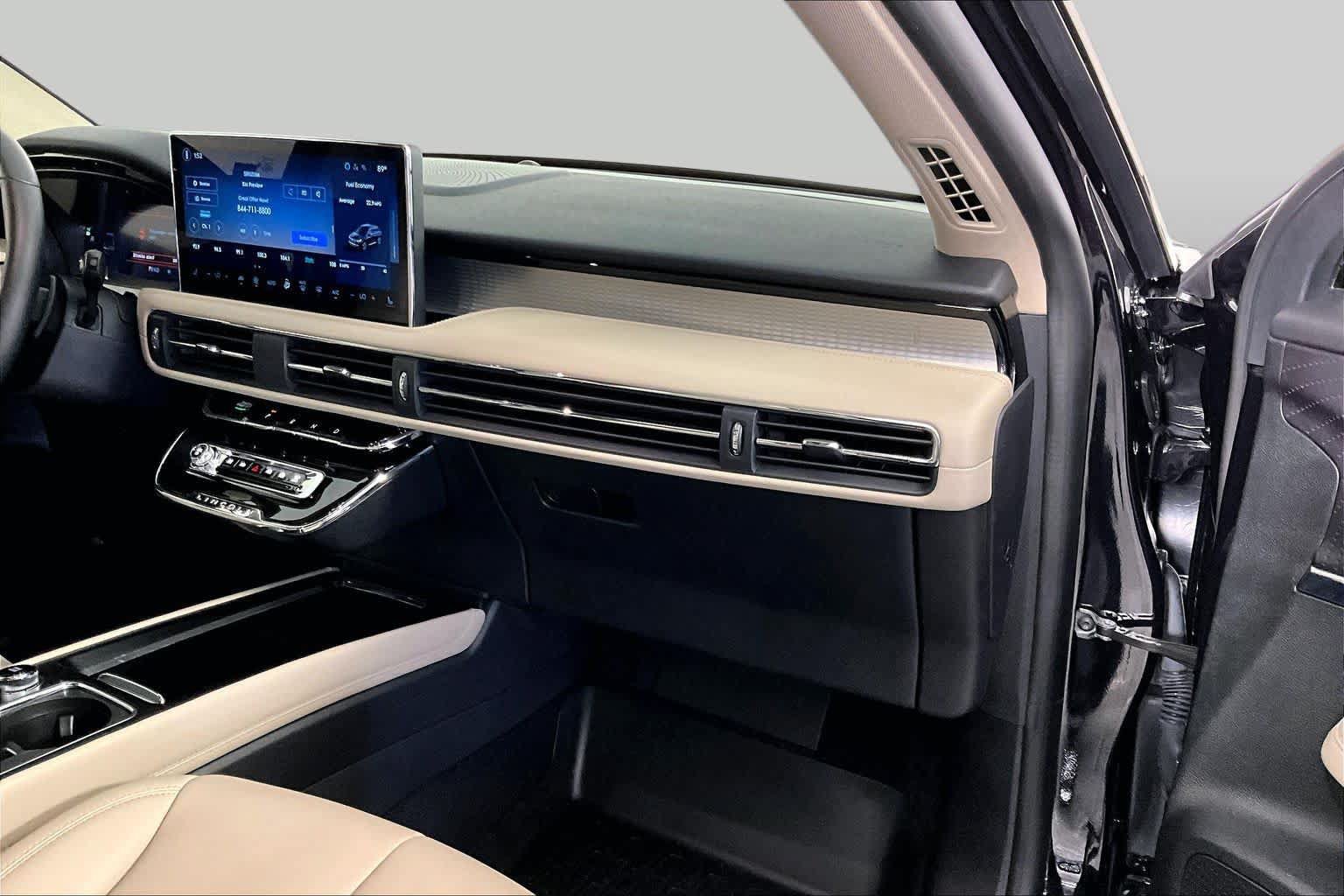 Used 2025 Lincoln Corsair FWD image 18