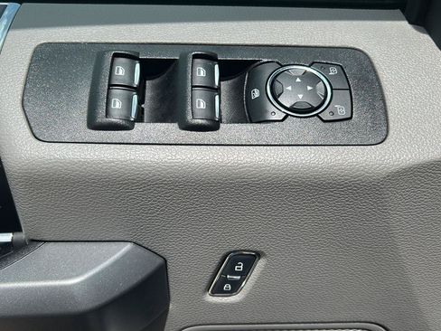 Used 2017 Ford F150 XLT w/ Equipment Group 302A Luxury RWD image 9