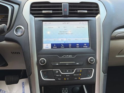 Used 2020 Ford Fusion SE FWD image 12