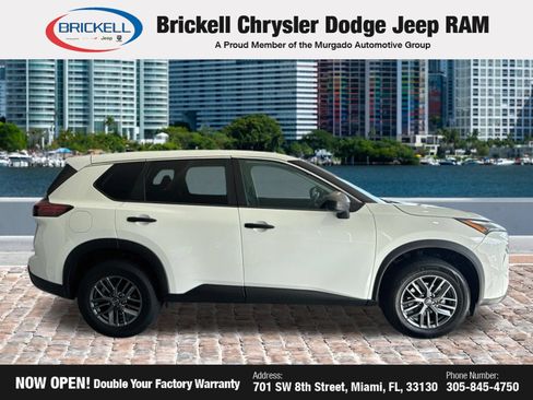 Used 2024 Nissan Rogue S AWD/4WD image 6