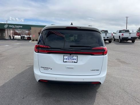 Used 2026 Chrysler Pacifica Limited w/ S Appearance Package FWD image 9