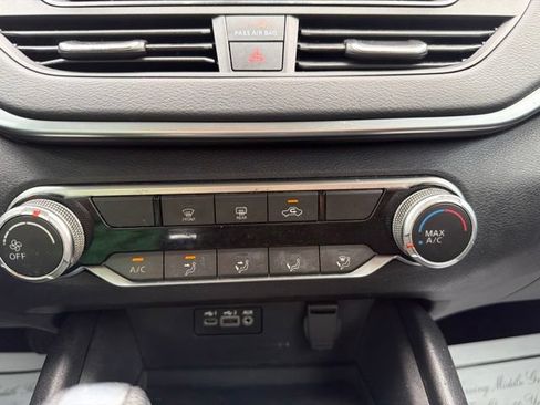 Used 2022 Nissan Altima 2.5 SV FWD image 25