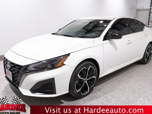 Used 2024 Nissan Altima 2.5 SR FWD image 2