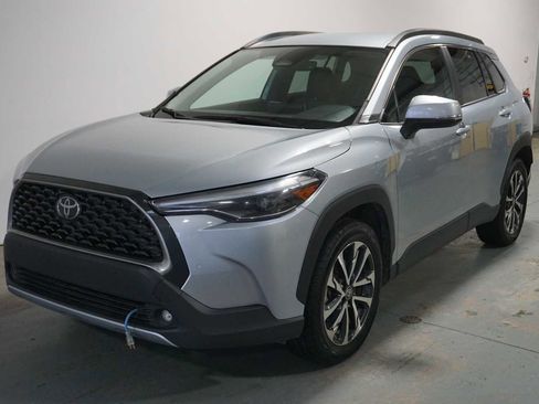 Used 2023 Toyota Corolla Cross XLE image 1