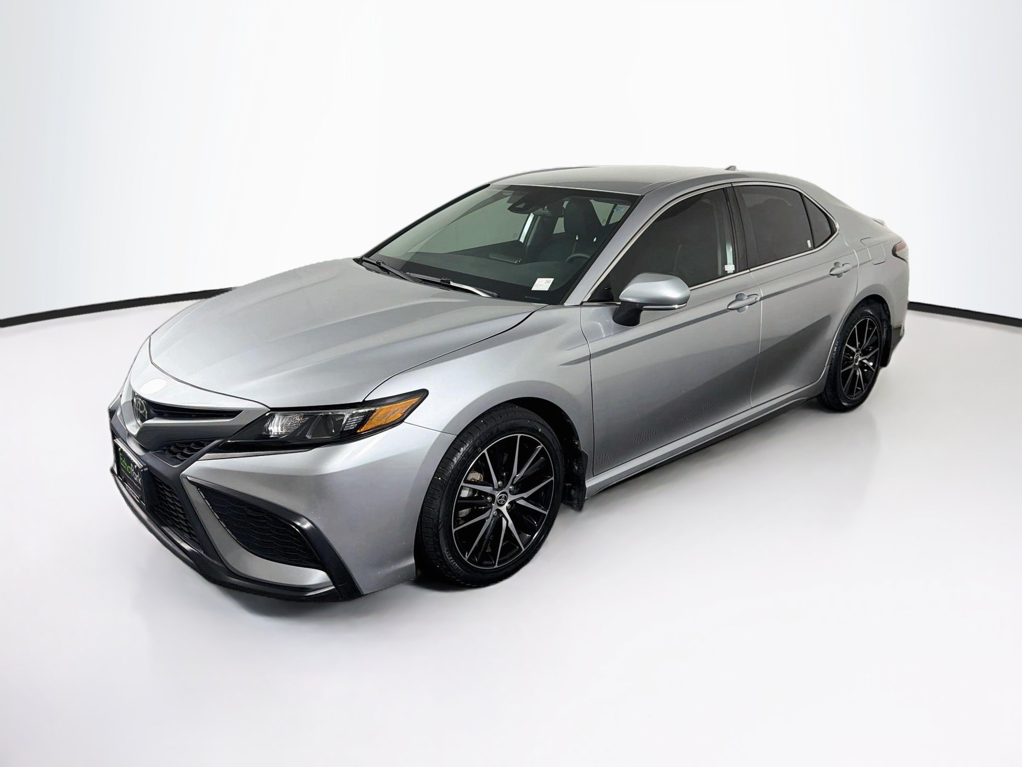 Used 2023 Toyota Camry SE FWD image 3