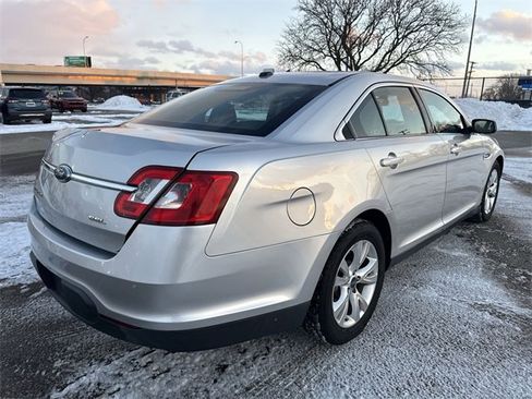 Used 2010 Ford Taurus SEL image 2