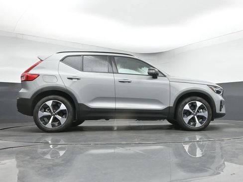 Used 2026 Volvo XC40 B5 Plus AWD/4WD image 17