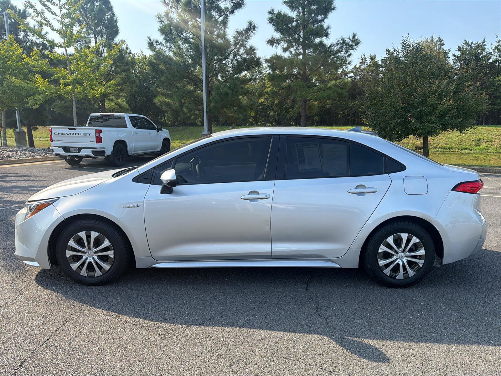 Used 2020 Toyota Corolla LE FWD image 4