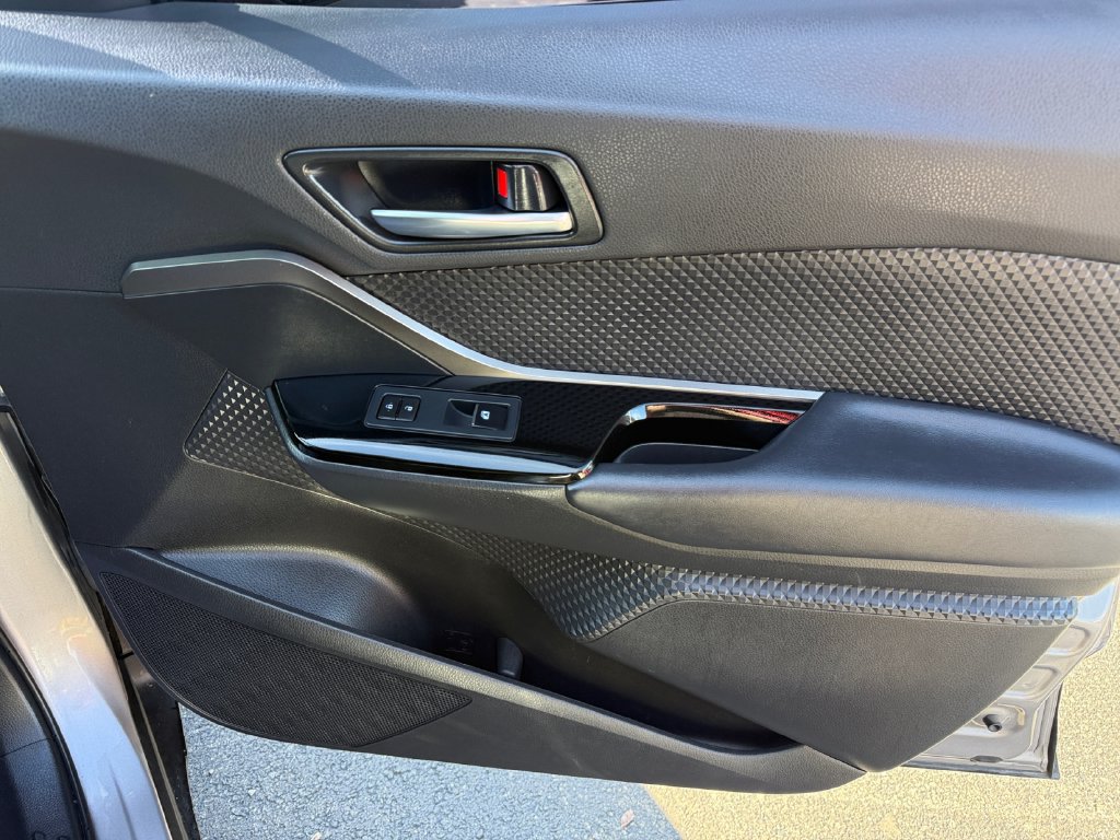 Used 2019 Toyota C-HR XLE FWD image 20