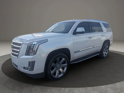 Used 2017 Cadillac Escalade Luxury image 1