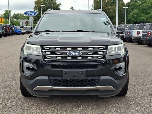 Used 2017 Ford Explorer XLT w/ Equipment Group 202A AWD/4WD image 3