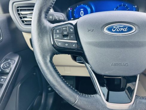 Used 2021 Ford Escape Titanium image 18