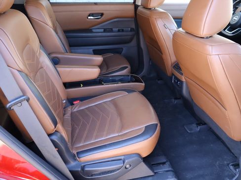 Used 2022 Nissan Pathfinder Platinum w/ Cargo Package FWD image 19