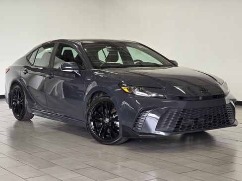 Certified 2025 Toyota Camry SE w/ Convenience Package image 2