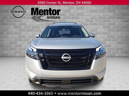 New 2025 Nissan Pathfinder SV w/ Black Appearance Package image 2