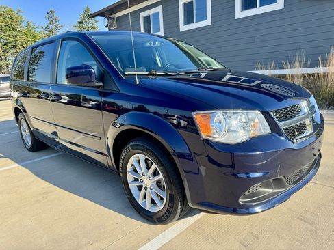 Used 2015 Dodge Grand Caravan SXT w/ UConnect Hands-Free Group image 2