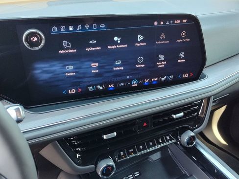 New 2025 Chevrolet Suburban Premier image 12